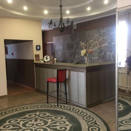 Altyn Adam Hotel パヴロダル エクステリア 写真