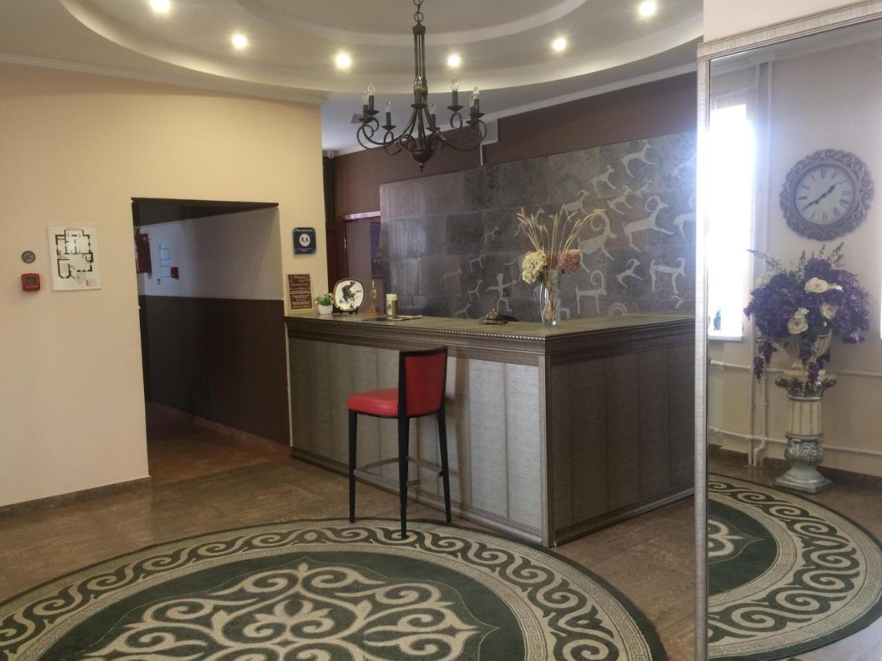 Altyn Adam Hotel パヴロダル エクステリア 写真